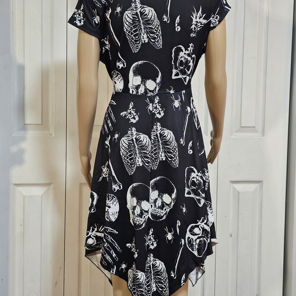 Hot Topic Black and White Gothic Print Midi Dress - Picture 6 of 6